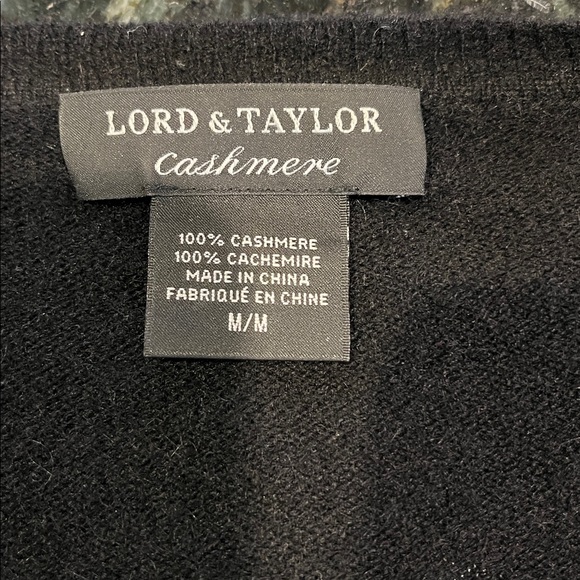 Lord & Taylor Cashmere Black V-Neck Sweater Sz M - Picture 3 of 3